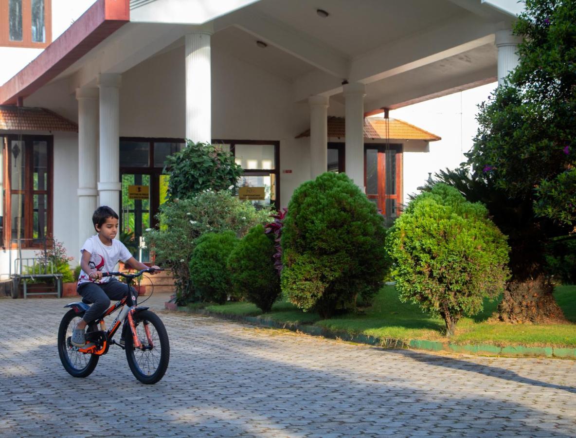 Amritara Ambatty Greens Resort Вираджпет Екстериор снимка