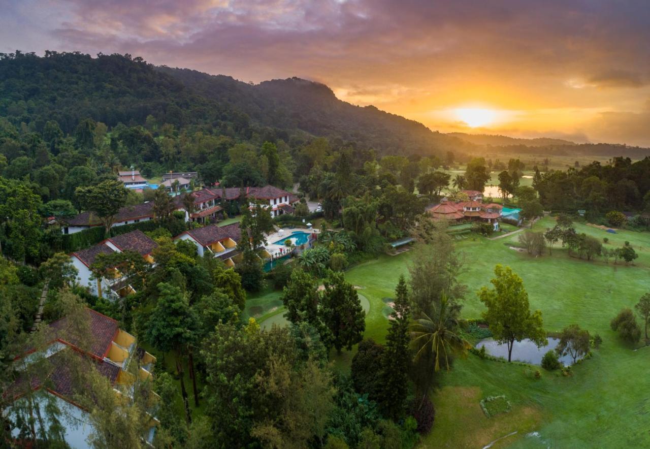Amritara Ambatty Greens Resort Вираджпет Екстериор снимка