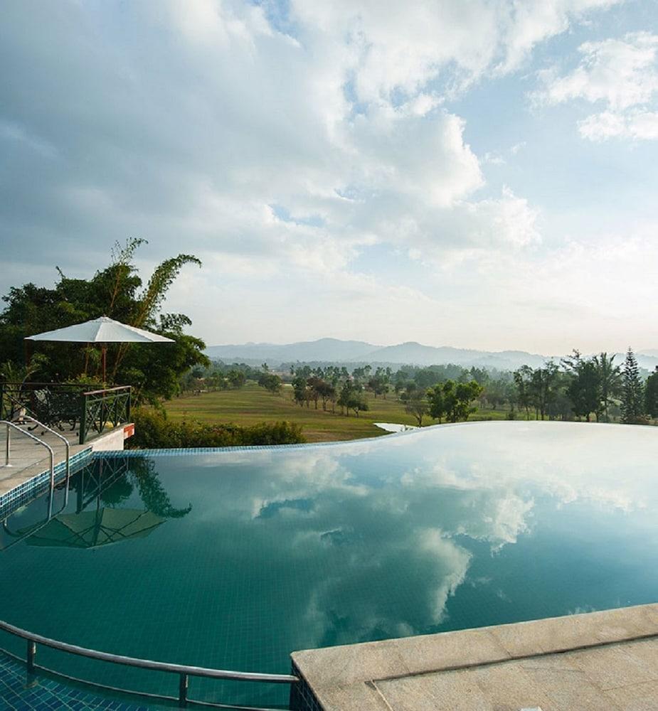 Amritara Ambatty Greens Resort Вираджпет Екстериор снимка