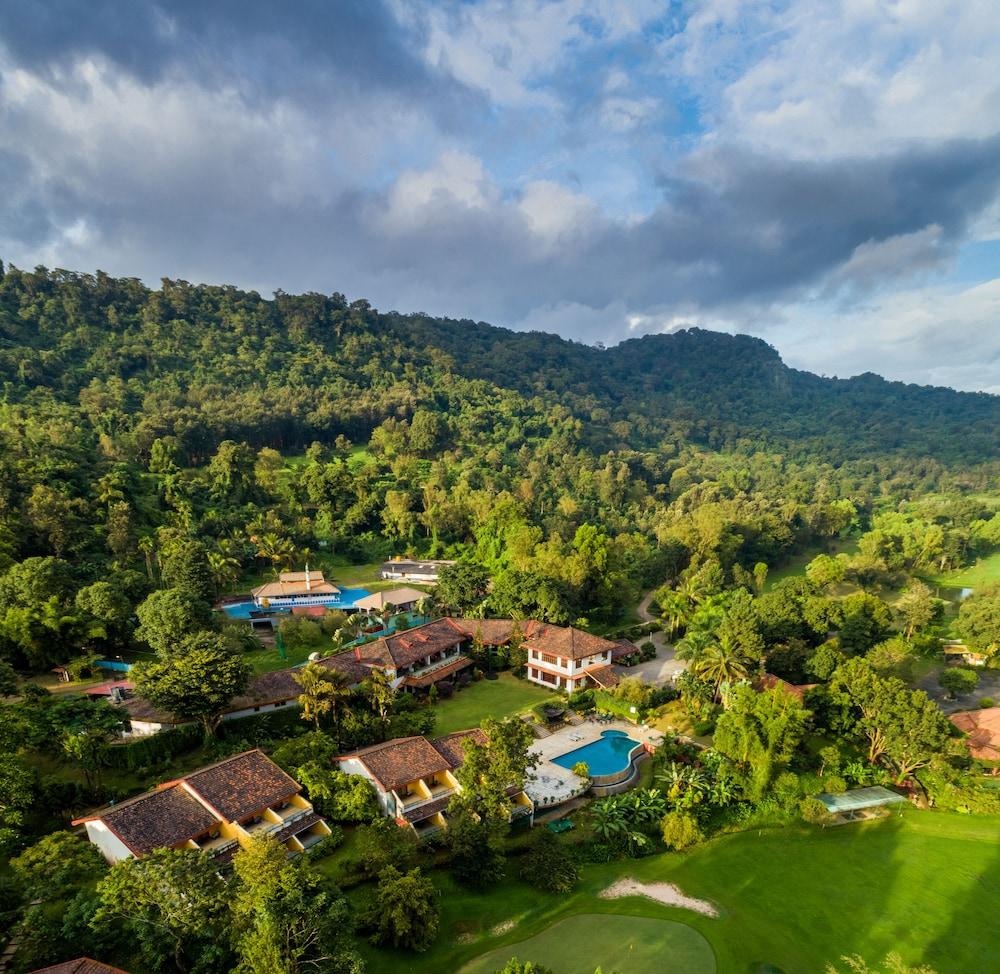 Amritara Ambatty Greens Resort Вираджпет Екстериор снимка