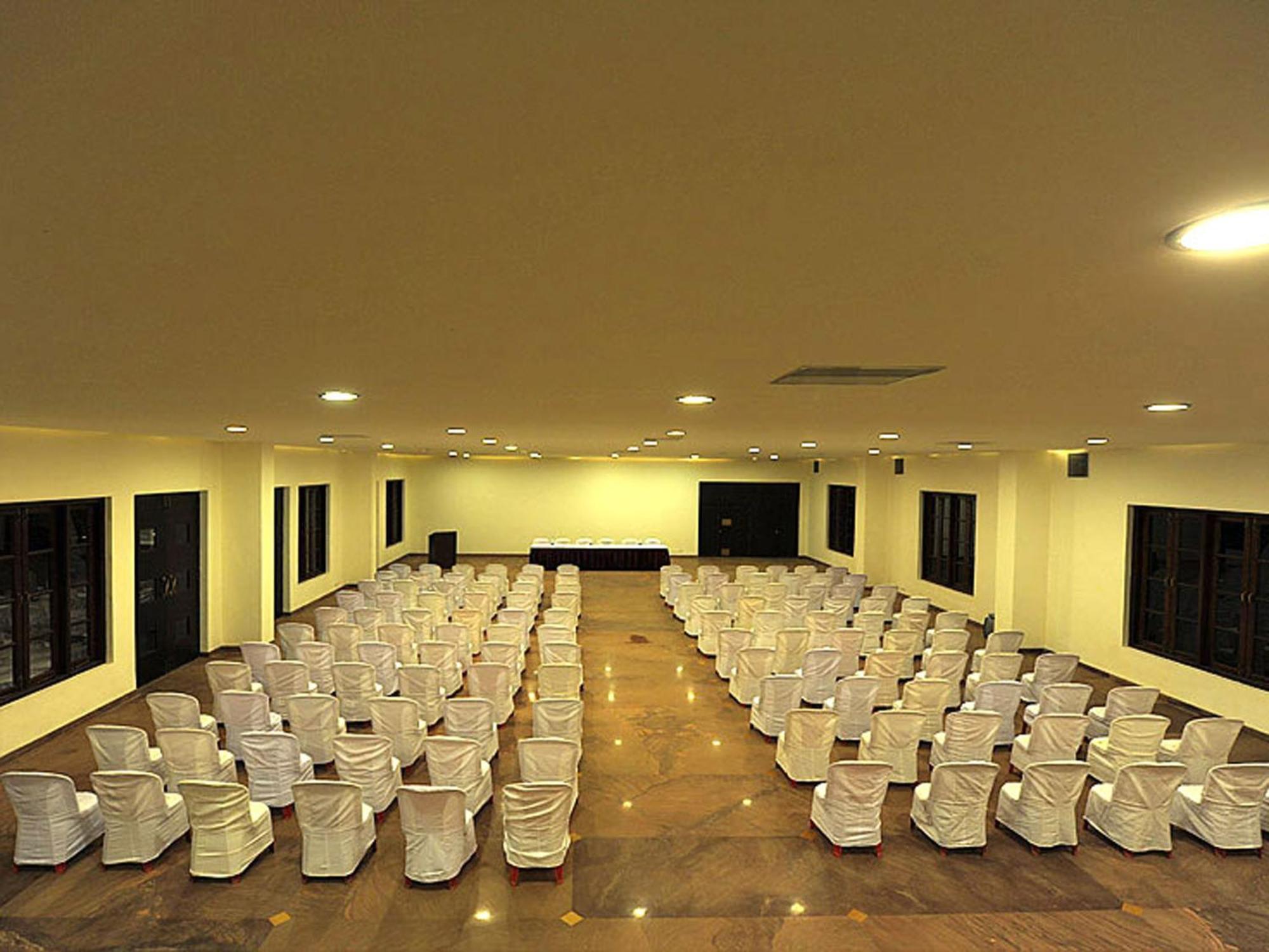 Amritara Ambatty Greens Resort Вираджпет Екстериор снимка